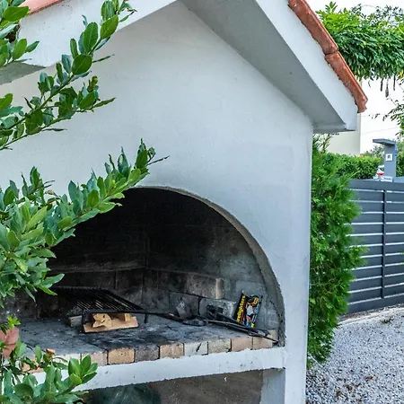 Апартаменты Modern With An Outdoor Jacuzzi