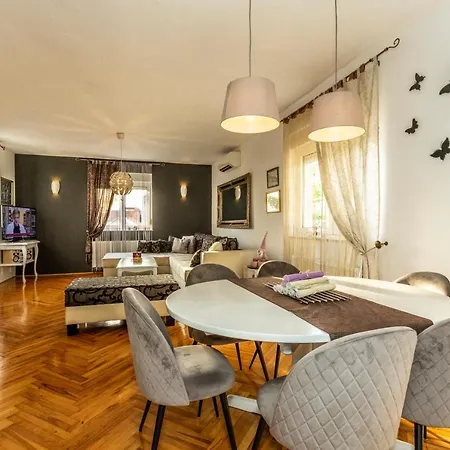 Modern With An Outdoor Jacuzzi Апартаменты Бродарица