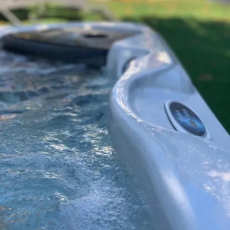 Modern With An Outdoor Jacuzzi *