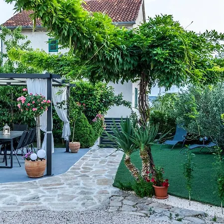 Apartmán Modern With An Outdoor Jacuzzi