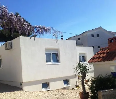 Modern With An Outdoor Jacuzzi Apartman *