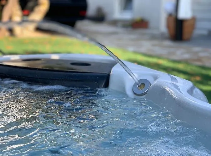 Modern With An Outdoor Jacuzzi * Brodarica (Sibenik-Knin)