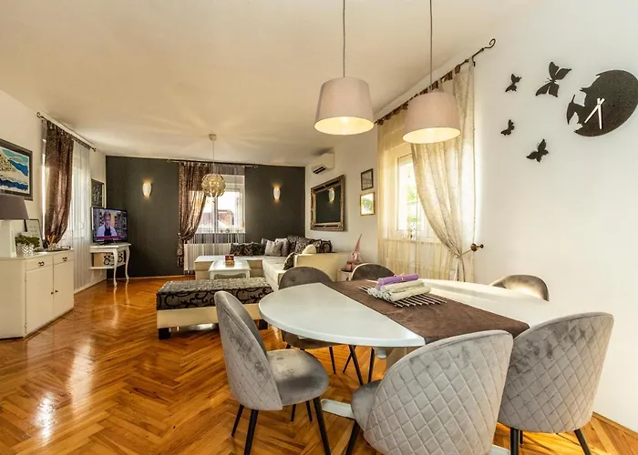 Modern With An Outdoor Jacuzzi Apartment Brodarica (Sibenik-Knin)