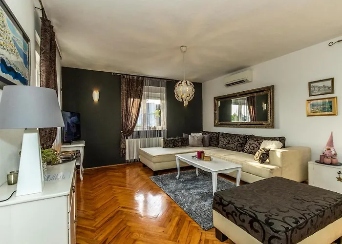 Modern With An Outdoor Jacuzzi *