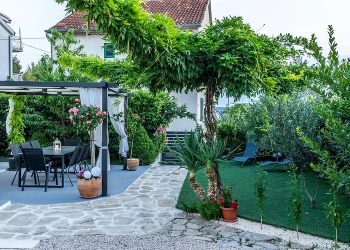 Апартаменты Modern With An Outdoor Jacuzzi