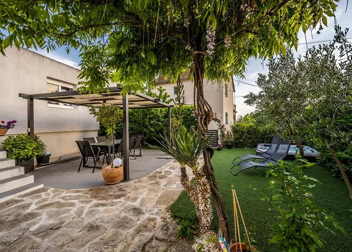 Modern With An Outdoor Jacuzzi Brodarica (Sibenik-Knin)