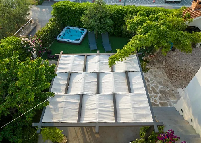 Modern With An Outdoor Jacuzzi Бродарица