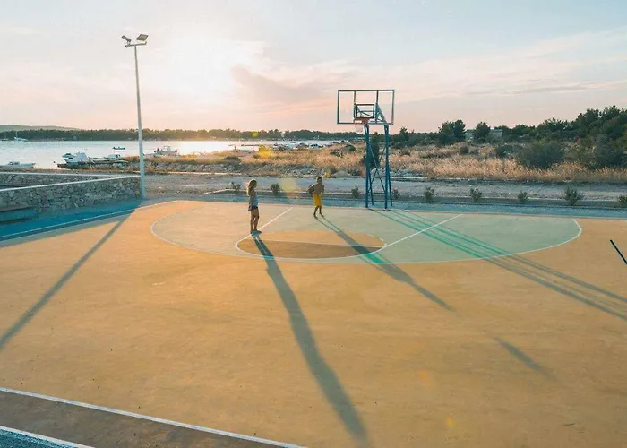 Modern With An Outdoor Jacuzzi *