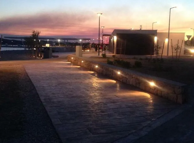 Lejlighed Modern With An Outdoor Jacuzzi